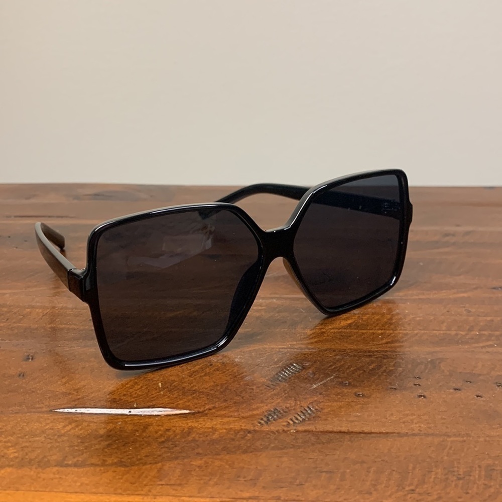Black Luxury Oversized Square Shape Sunglasses - Picture 6 of 12